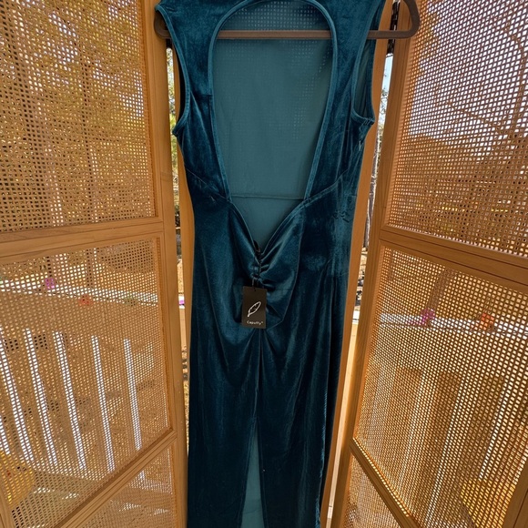 Elegant Sleeveless Blue Dress - Picture 4 of 6